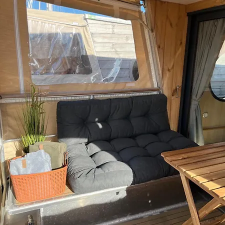 Maduco Waterfront ספינת מלון ניבורג